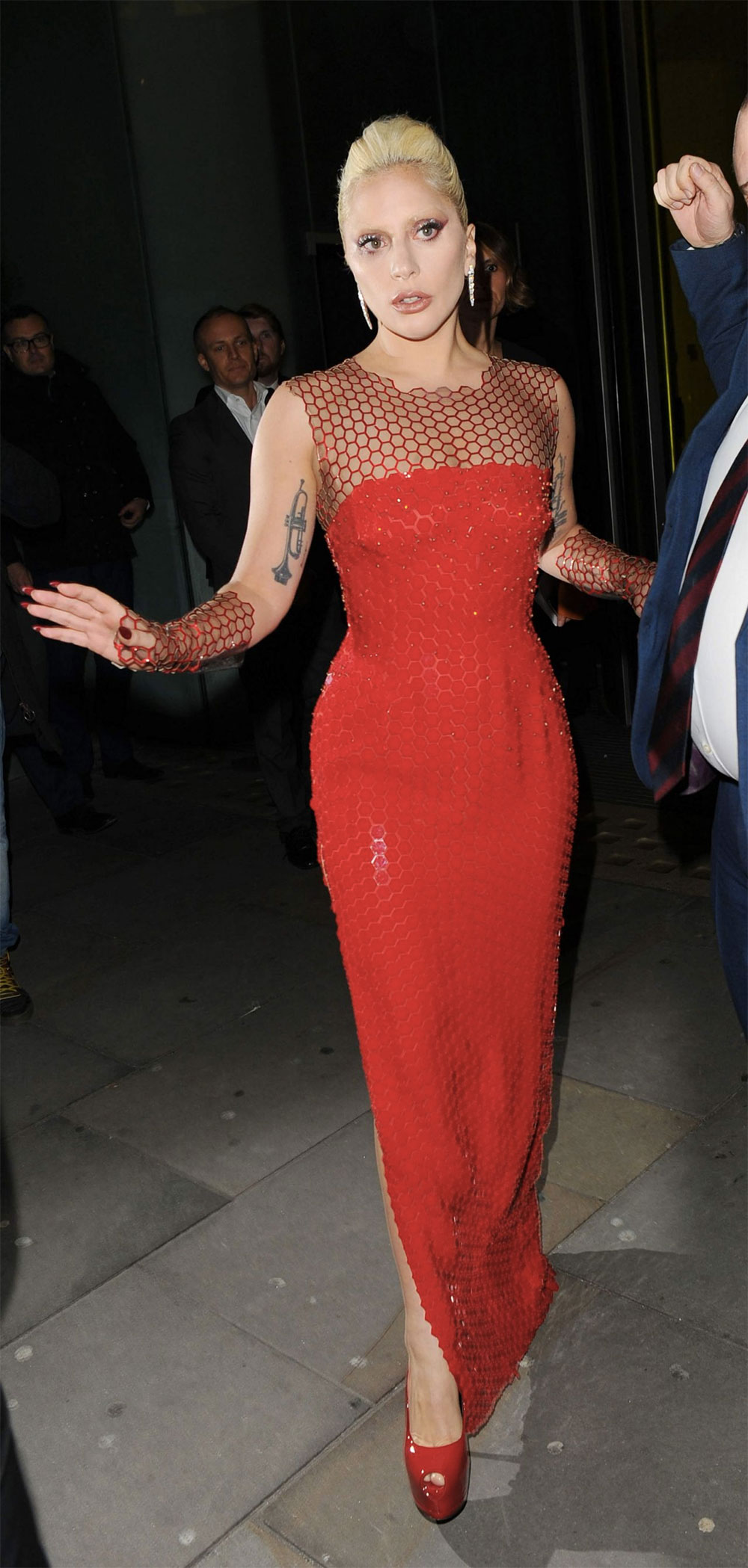 lady gaga british fashion awards 2015 red dress
