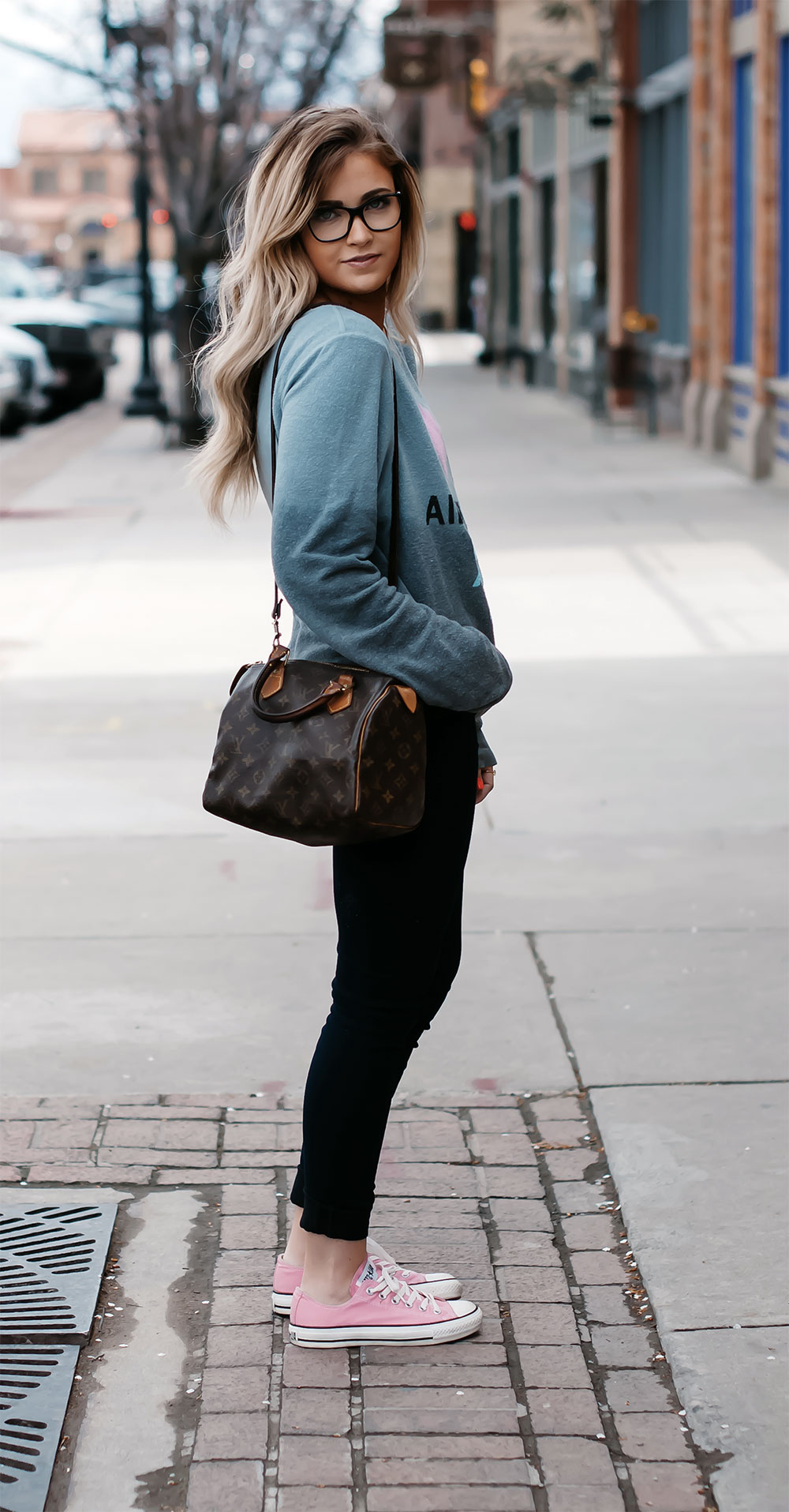 pink converse outfit