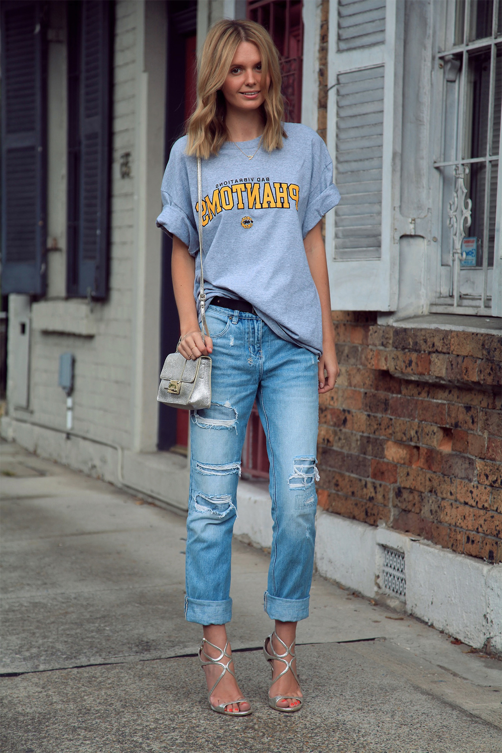 Oversized Tee Outfit Ideas - Outfitmag.com