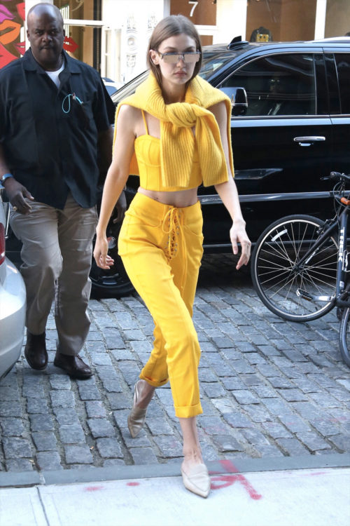 yellow trousers outfit