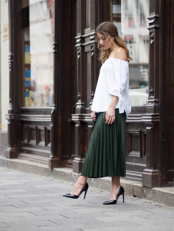 plisses skirt outfit