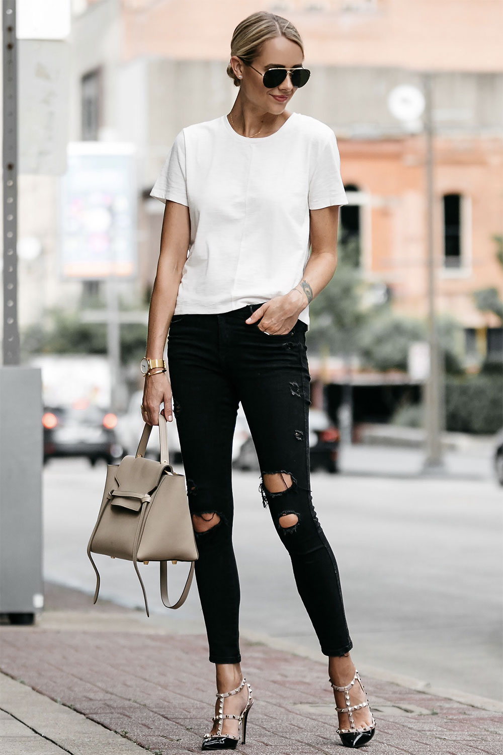 How to Wear Skinny Jeans - Outfitmag.com