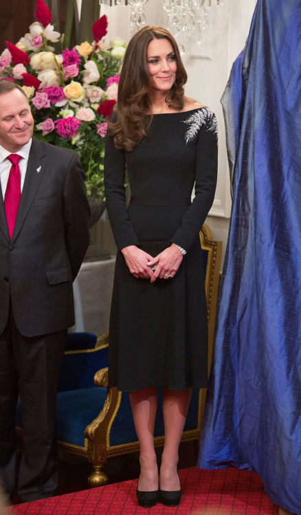 kate middleton black dress outfits