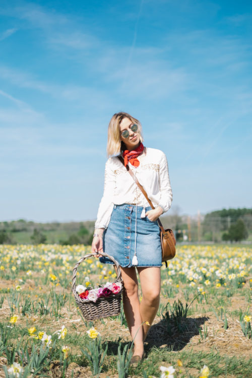 denim skirt outfit